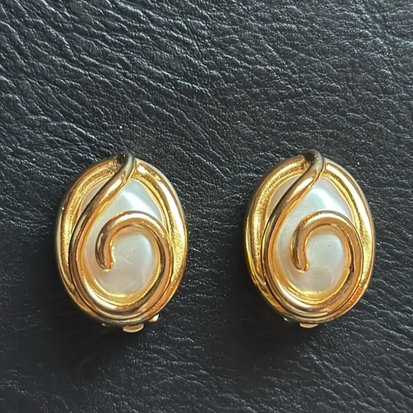 FENDI Oval Faux Pearl Clip On Statement Earrings w Gold Plated Swirl - Picture 1 of 8